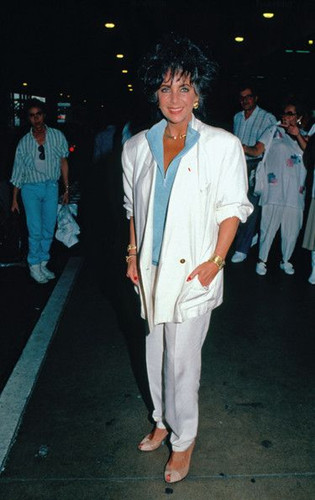 伊莉莎白&bull;泰勒