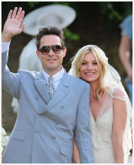 新郎与新娘洋溢着幸福笑容