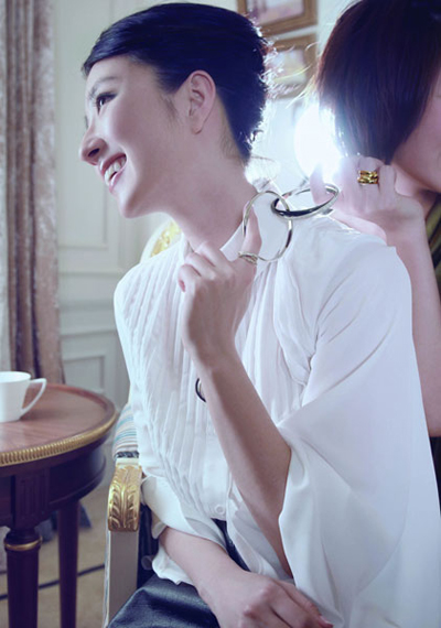 桂纶镁优雅演绎卡地亚Trinity三色金系列