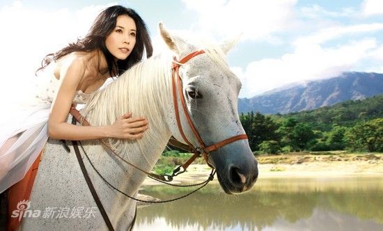 莫文蔚南非婚纱照首度曝光 白马成&ldquo;男主角&rdquo;